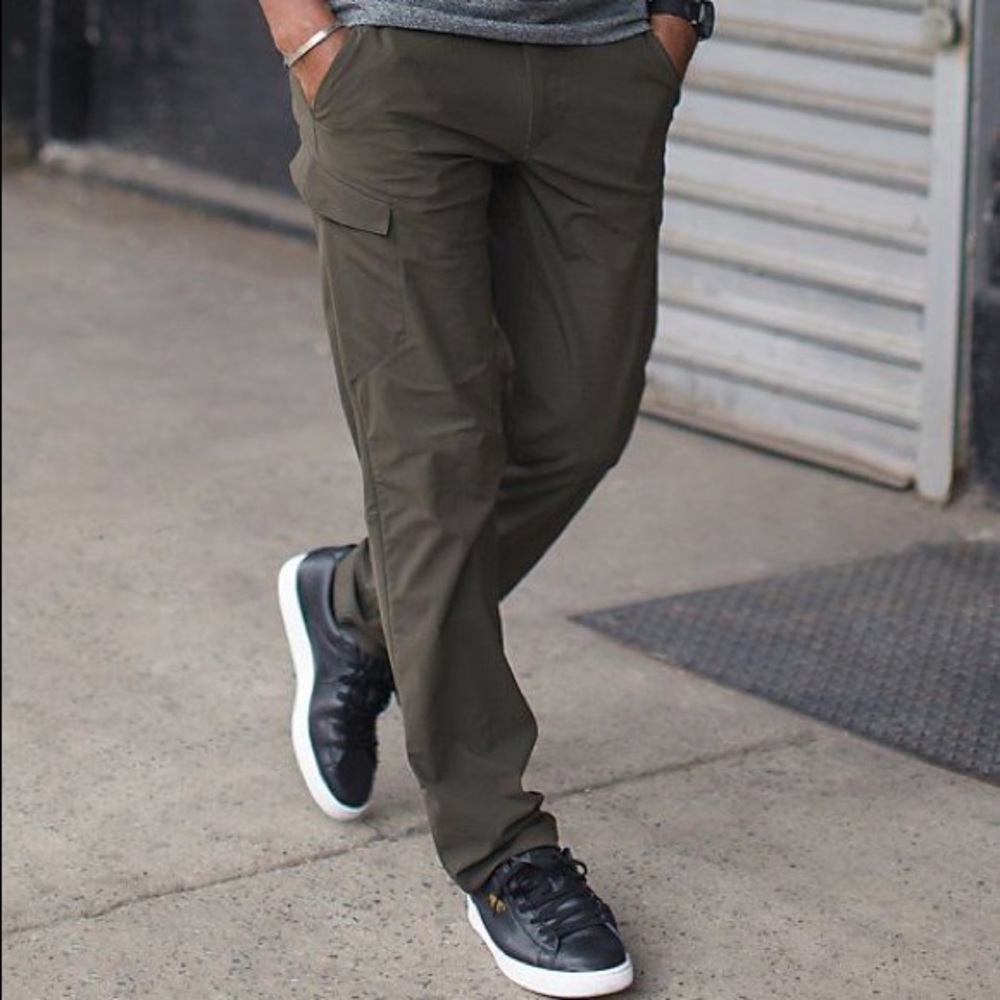 Lululemon Cargo Men Pants Size Small